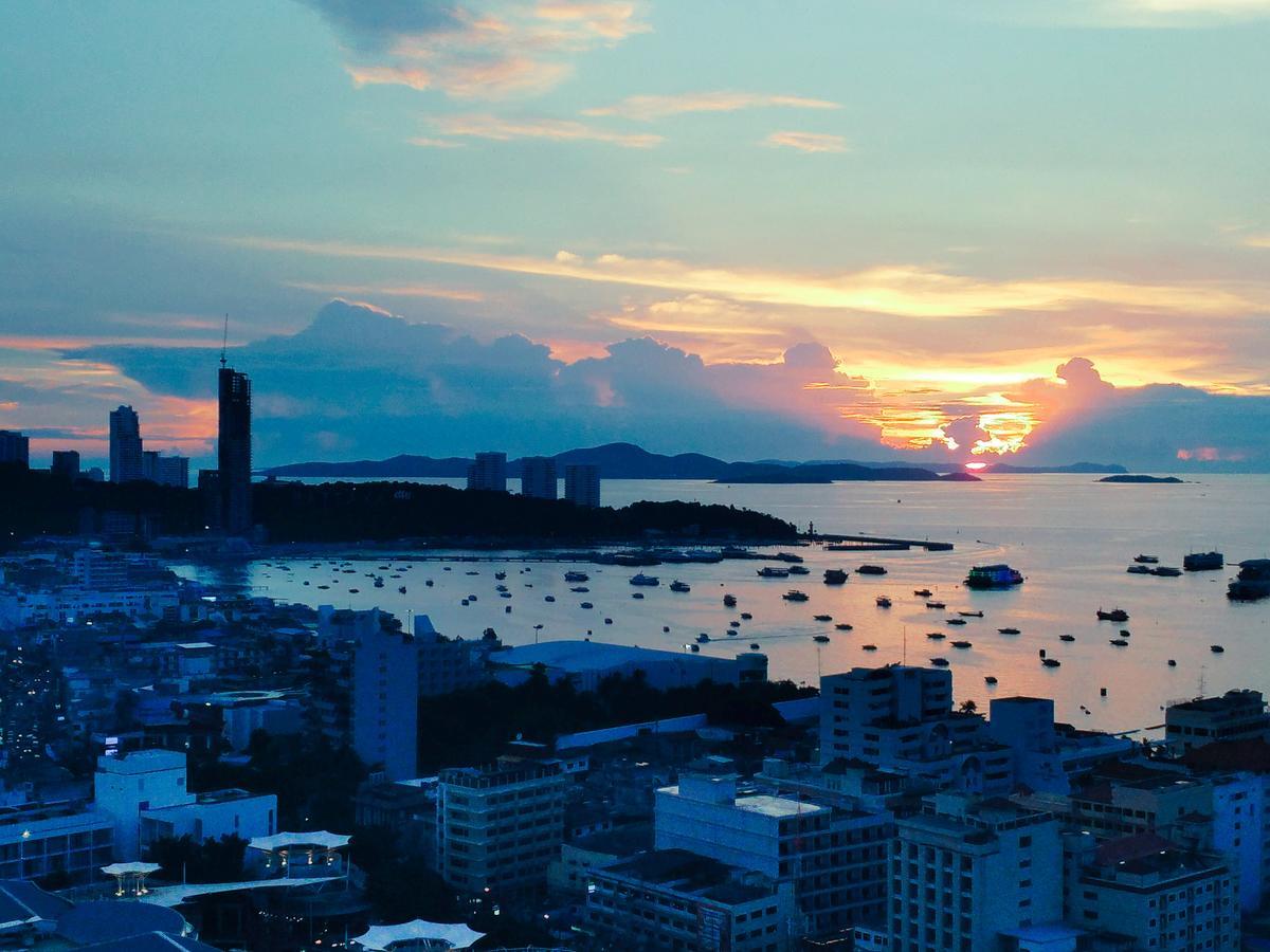 The Base Pattaya 芭提雅基地公寓 ภายนอก รูปภาพ